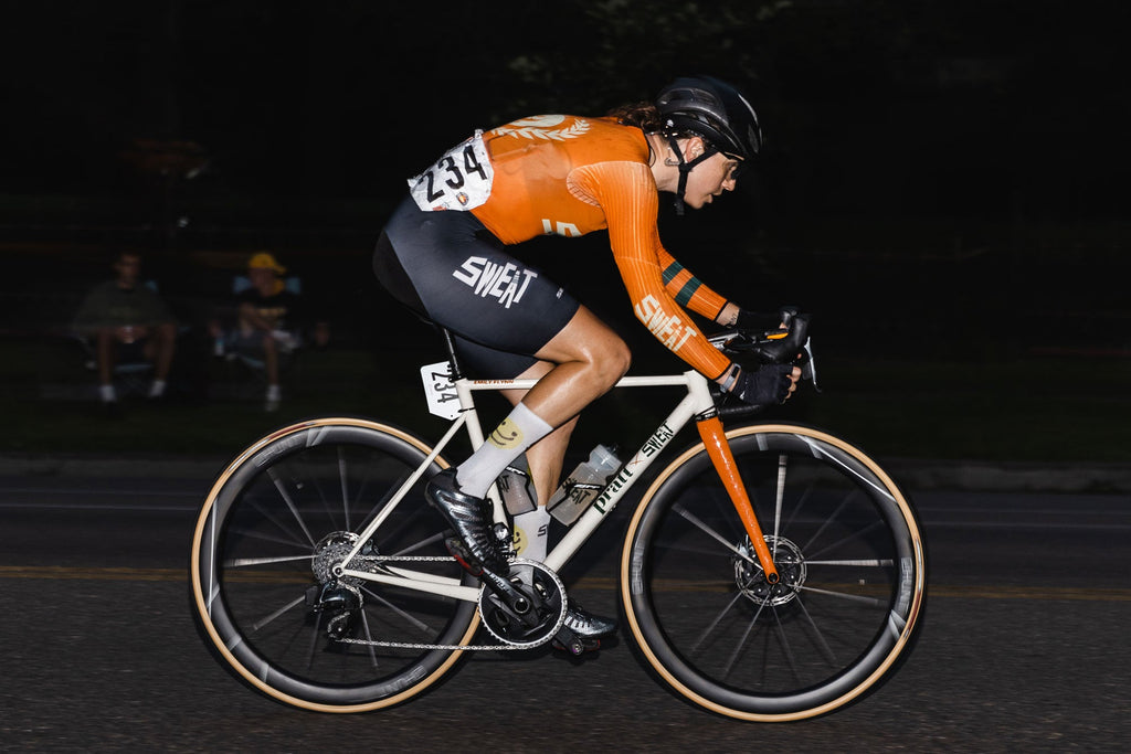 LA Sweat team rider racing on the HUNT 48 Limitless UD Carbon Spoke Disc wheelset during a criterium race