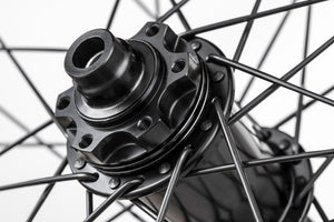 Front HubWe have gone all out on the front hub and beefed it up over standard Enduro wheelsets. These hubs have been selected based on their ability to perform on the most aggressive trails with oversized 17mm 7075-T6 axles for increased stiffness and Heatsinks built into the 6-bolt rotor mount helps to dissipate heat away from the hub and brake system.