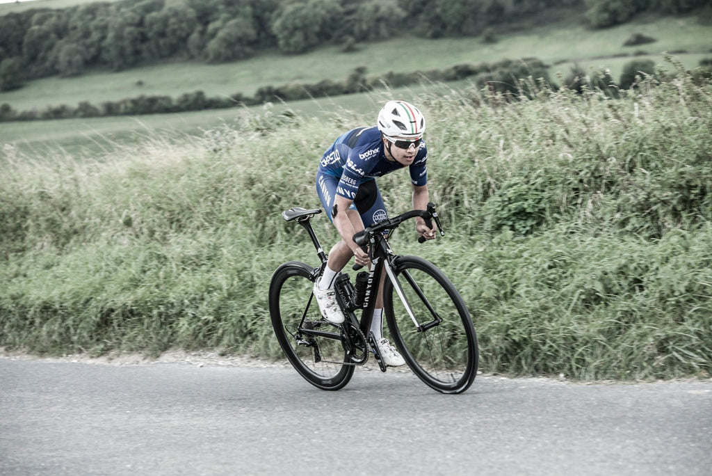 <h1>Tyres</h1><i>At HUNT, we enjoy the puncture resistance and grip benefits of tubeless on our every-day rides so we wanted to allow our customers the same option. Of course, all of our tubeless-ready wheels are designed to work perfectly with clincher tyres and inner tubes too.</i>