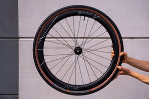 TIRE COMPATIBILITYDesigned around a 25mm internal rim width, optimised aerodynamically for 38-42c gravel tires (but will work with any tyre up to 64c). Also compatible with clincher tires and tubes. They feature a hooked tyre retention design and are both fully ETRTO-compatible and tubeless-ready.