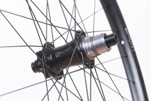 <h1>Rear Hub</h1><i>The demands of modern day Enduro riding are tougher than ever before, so the EnduroWide hubs have been designed with oversized 17mm axles to increase stiffness and bearing durability. On the rear, the Hunt RapidEngage MTB hubs with a fast 5 degree engagement, means you will be able to put the power down straight out of the corners. </li>