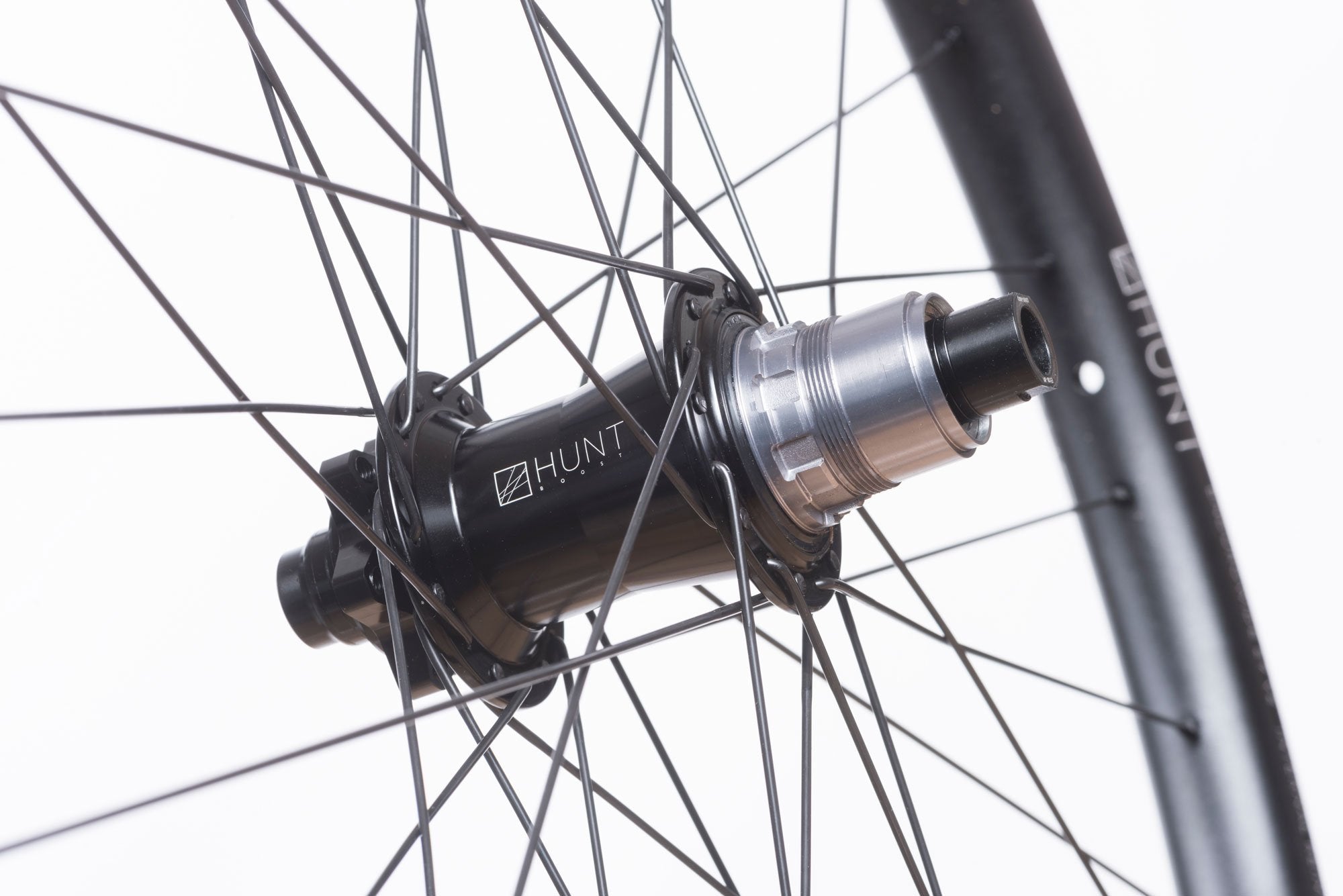 <h1>Rear Hub</h1><i>The demands of modern day Enduro riding are tougher than ever before, so the EnduroWide hubs have been designed with oversized 17mm axles to increase stiffness and bearing durability. On the rear, the Hunt RapidEngage MTB hubs with a fast 5 degree engagement, means you will be able to put the power down straight out of the corners. </i>