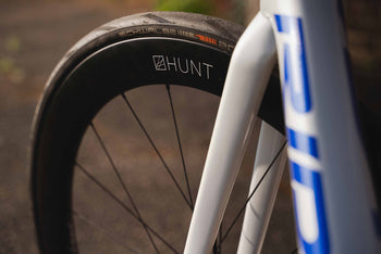 <h1>Tire Width Optimisation</h1><i> Designed around a 20mm internal rim width optimised for a 25-28c tire. They feature a hooked tire retention design and are both fully ETRTO-compatible and tubeless-ready.</i>
