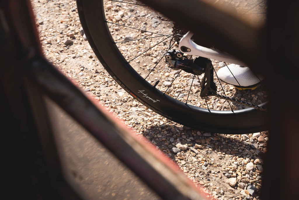 <h1>Tyres</h1><i>At HUNT we enjoy the puncture resistance and grip benefits of tubeless on our every-day rides so we wanted to allow you the same option, but of course these tubeless-ready wheels are also designed to work perfectly inner tubes, just use tubes in tubeless ready tyres.</i>