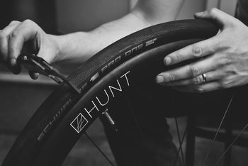 <h1>Tyre Compatibility</h1><i>Optimised aerodynamically for a Schwalbe Pro One 28c, but compatible with any tubeless or clincher tyre from 23 up to 45c.</i>