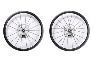 <h1>WEIGHT</h1><i>The consequence of the fanatical attention to detail is an outstandingly light 1213 gram wheelset weight. Gone are the days when having a disc-equipped road bike always resulted in a weight penalty. You can now float up the climbs, and then brake later than the others on the way back down!</i>