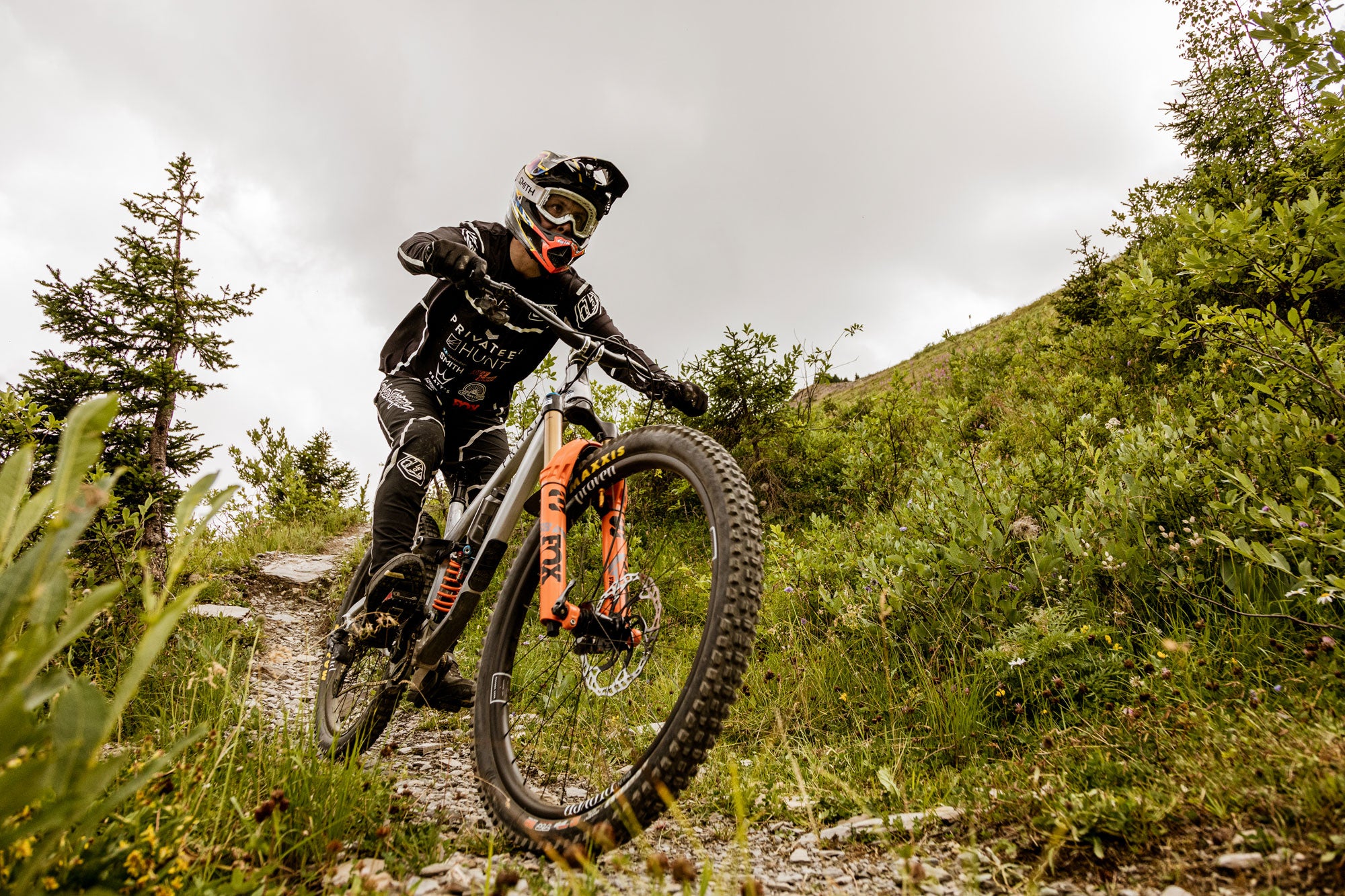 <h1>Rims</h1><i>The re-engineered hookless rim profile of the Proven Race Enduro provides stability and comfort in the roughest of race environments. The rim wall is reinforced for protection against harsh rock strikes, while the 30mm internal width offers maximum support for modern trial and enduro tires.</i>