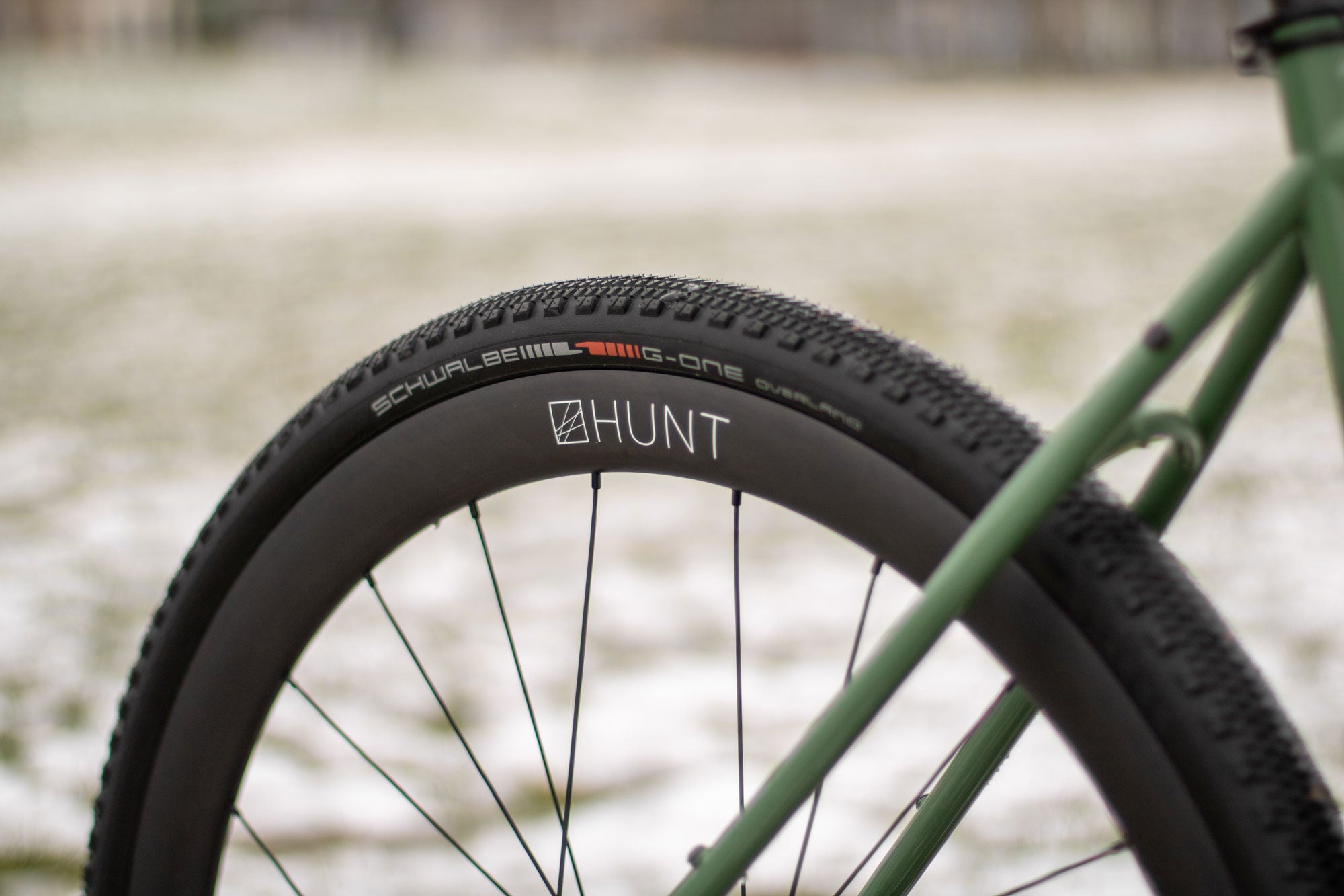 <h1>Tires</h1><i>Optimised for a 38mm-40mm tire, but compatible with tubeless hookless compatible tires from 29 up to 64mm.</i>